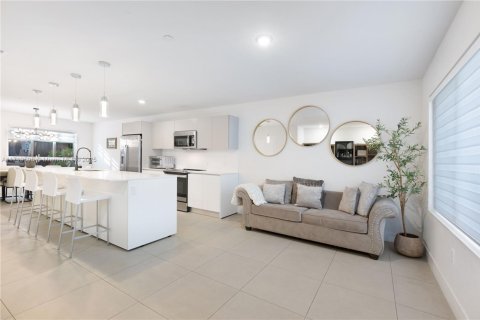 Condo in Miami, Florida, 3 bedrooms  № 1865296 - photo 1