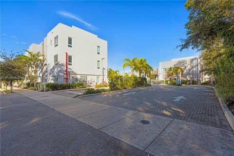 Condo in Miami, Florida, 3 bedrooms  № 1865296 - photo 25