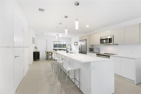 Condo in Miami, Florida, 3 bedrooms  № 1865296 - photo 7