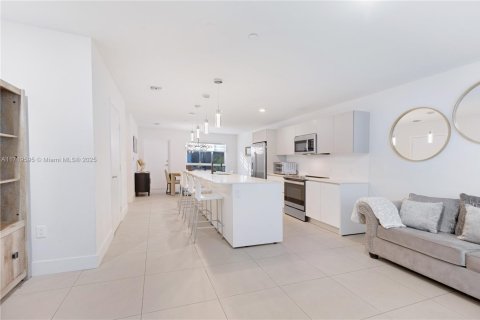 Condo in Miami, Florida, 3 bedrooms  № 1865296 - photo 6