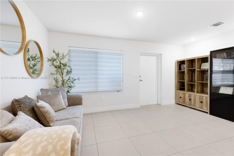 Condo in Miami, Florida, 3 bedrooms  № 1865296 - photo 11