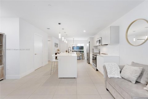 Condo in Miami, Florida, 3 bedrooms  № 1865296 - photo 8