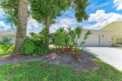 House in Sarasota, Florida 3 bedrooms, 168.43 sq.m. № 2409794 - photo 3