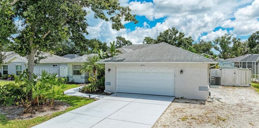 House in Sarasota, Florida 3 bedrooms, 168.43 sq.m. № 2409794