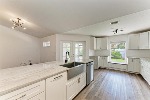 House in Sarasota, Florida 3 bedrooms, 168.43 sq.m. № 2409794 - photo 22