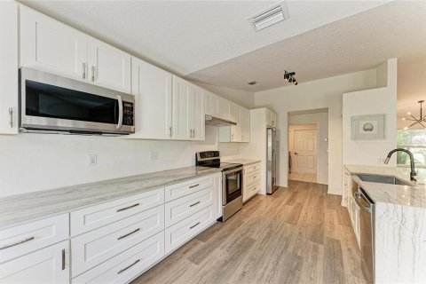 House in Sarasota, Florida 3 bedrooms, 168.43 sq.m. № 2409794 - photo 18