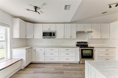 House in Sarasota, Florida 3 bedrooms, 168.43 sq.m. № 2409794 - photo 17