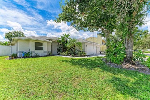 House in Sarasota, Florida 3 bedrooms, 168.43 sq.m. № 2409794 - photo 2