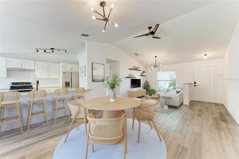 House in Sarasota, Florida 3 bedrooms, 168.43 sq.m. № 2409794 - photo 12