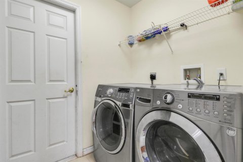 Villa ou maison à vendre à Port St. Lucie, Floride: 4 chambres, 219.71 m2 № 2266236 - photo 19