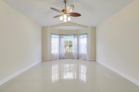 Villa ou maison à vendre à Port St. Lucie, Floride: 4 chambres, 219.71 m2 № 2266236 - photo 16