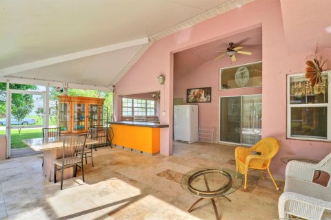 Villa ou maison à vendre à Port St. Lucie, Floride: 4 chambres, 219.71 m2 № 2266236 - photo 20