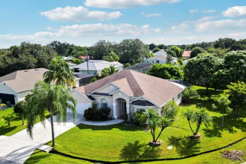 Casa en Port St. Lucie, Florida 4 dormitorios, 219.71 m2 № 2266236