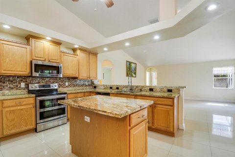 Villa ou maison à vendre à Port St. Lucie, Floride: 4 chambres, 219.71 m2 № 2266236 - photo 9