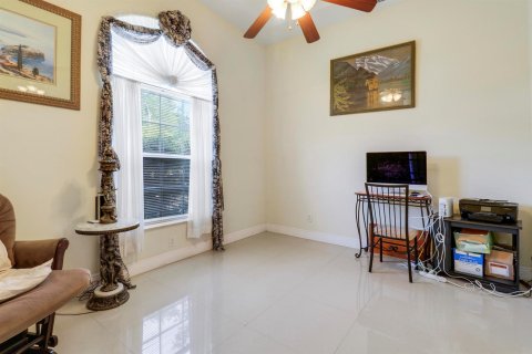 Villa ou maison à vendre à Port St. Lucie, Floride: 4 chambres, 219.71 m2 № 2266236 - photo 4