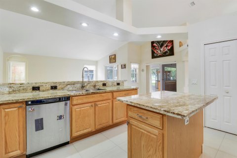 Villa ou maison à vendre à Port St. Lucie, Floride: 4 chambres, 219.71 m2 № 2266236 - photo 10