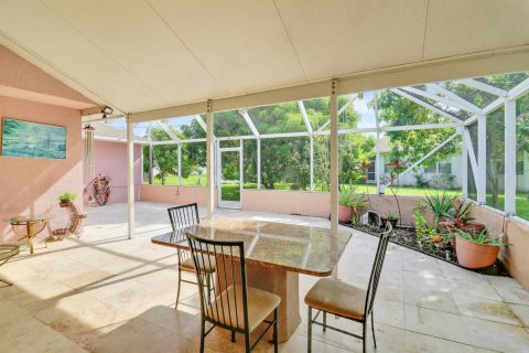 Villa ou maison à vendre à Port St. Lucie, Floride: 4 chambres, 219.71 m2 № 2266236 - photo 22