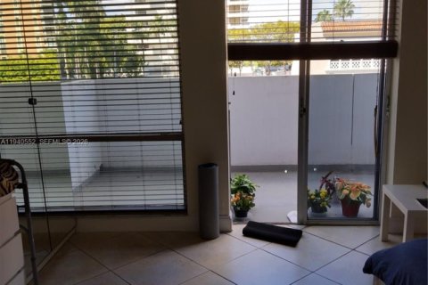 Condo in Coral Gables, Florida № 2088709 - photo 9