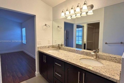 Touwnhouse à vendre à Coral Springs, Floride: 3 chambres, 175.21 m2 № 2272629 - photo 12