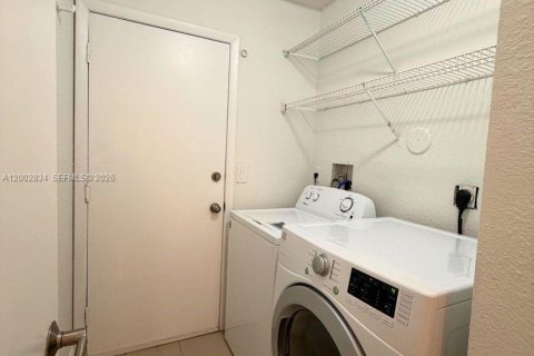 Touwnhouse à vendre à Coral Springs, Floride: 3 chambres, 175.21 m2 № 2272629 - photo 18