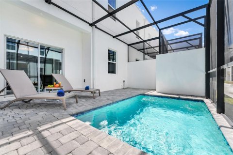 Townhouse in Davenport, Florida 5 bedrooms, 187.66 sq.m. № 2213622 - photo 2