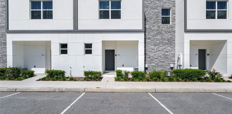 Townhouse in Davenport, Florida 5 bedrooms, 187.66 sq.m. № 2213622