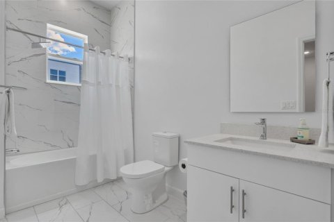 Townhouse in Davenport, Florida 5 bedrooms, 187.66 sq.m. № 2213622 - photo 15