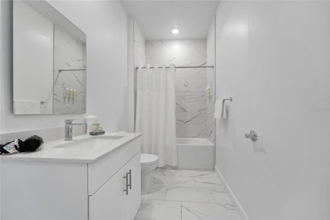 Townhouse in Davenport, Florida 5 bedrooms, 187.66 sq.m. № 2213622 - photo 24