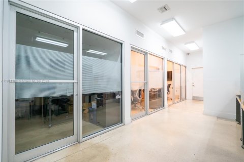 Купить коммерческую недвижимость в Майами, Флорида № 1971389 - фото 2