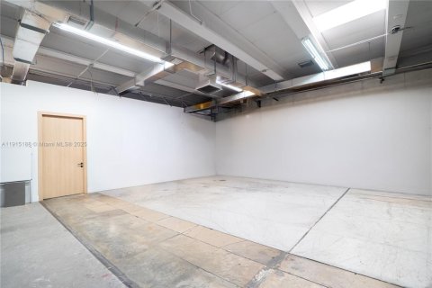 Купить коммерческую недвижимость в Майами, Флорида № 1971389 - фото 7