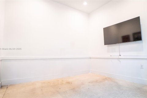 Купить коммерческую недвижимость в Майами, Флорида № 1971389 - фото 6