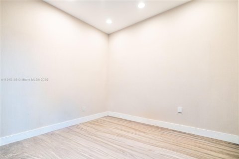 Купить коммерческую недвижимость в Майами, Флорида № 1971389 - фото 5