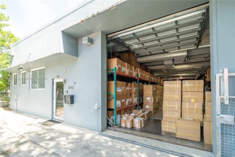 Купить коммерческую недвижимость в Майами, Флорида № 1971389 - фото 12