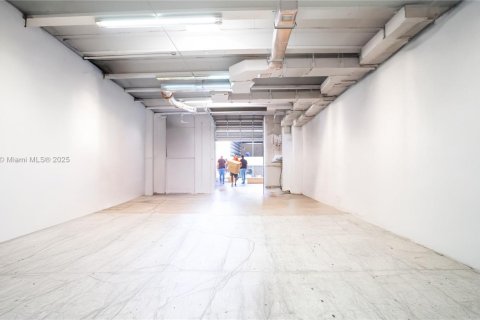 Купить коммерческую недвижимость в Майами, Флорида № 1971389 - фото 8