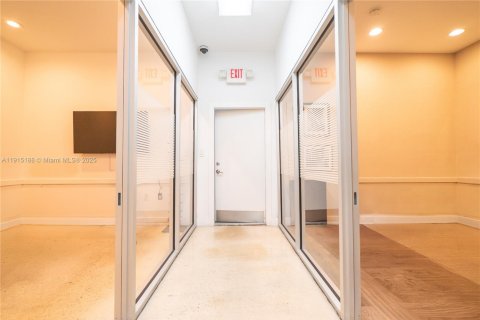 Купить коммерческую недвижимость в Майами, Флорида № 1971389 - фото 3