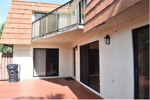 Touwnhouse à louer à North Lauderdale, Floride: 3 chambres, 135.64 m2 № 2046314 - photo 2