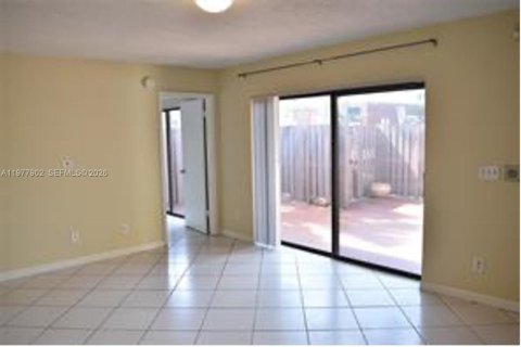 Touwnhouse à louer à North Lauderdale, Floride: 3 chambres, 135.64 m2 № 2046314 - photo 10