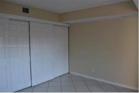 Touwnhouse à louer à North Lauderdale, Floride: 3 chambres, 135.64 m2 № 2046314 - photo 6