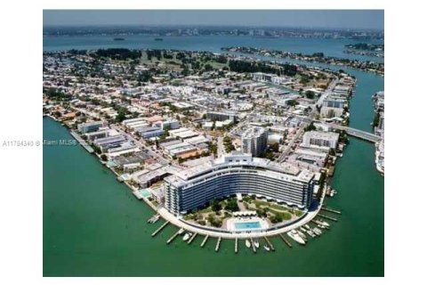 Condo in Miami Beach, Florida, 4 bedrooms  № 1863288 - photo 8