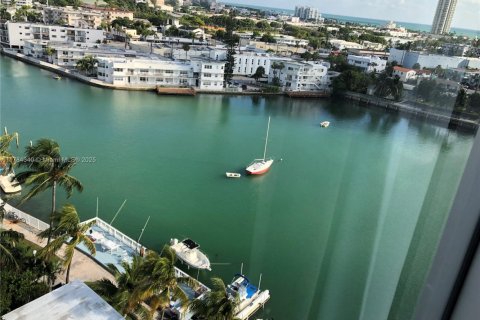 Condo in Miami Beach, Florida, 4 bedrooms  № 1863288 - photo 11