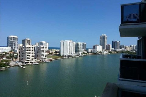 Condo in Miami Beach, Florida, 4 bedrooms  № 1863288 - photo 12