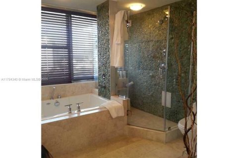 Condo in Miami Beach, Florida, 4 bedrooms  № 1863288 - photo 4