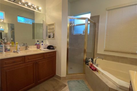 Casa en venta en Parkland, Florida, 4 dormitorios, 221.94 m2 № 1970118 - foto 27