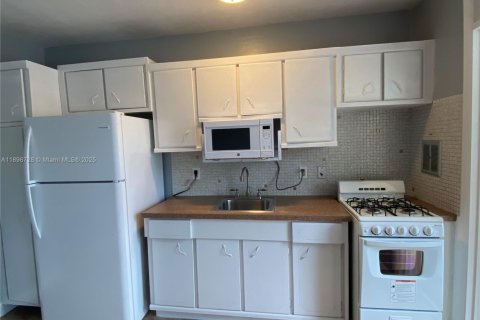 Condo in Miami Beach, Florida, 1 bedroom  № 2089265 - photo 22