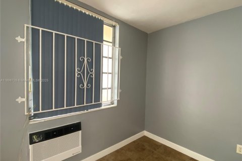 Condo in Miami Beach, Florida, 1 bedroom  № 2089265 - photo 20
