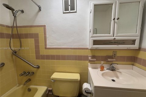Condo in Miami Beach, Florida, 1 bedroom  № 2089265 - photo 23
