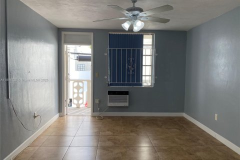 Condo in Miami Beach, Florida, 1 bedroom  № 2089265 - photo 13