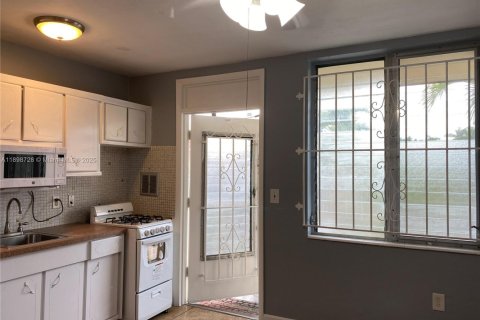 Condo in Miami Beach, Florida, 1 bedroom  № 2089265 - photo 11