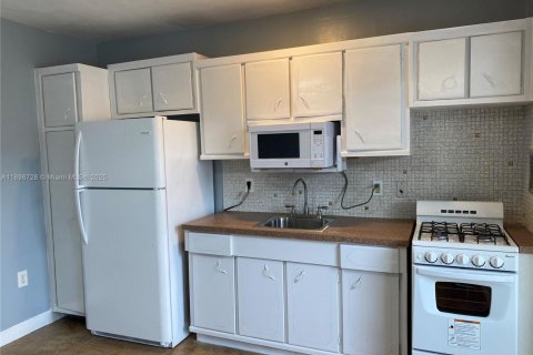 Condo in Miami Beach, Florida, 1 bedroom  № 2089265 - photo 6