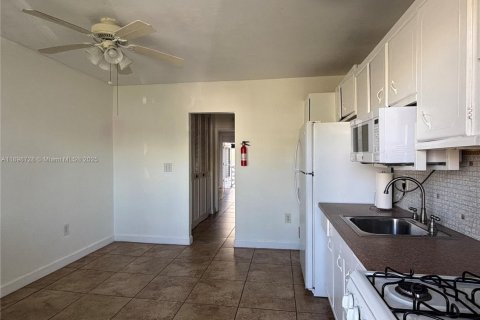 Condo in Miami Beach, Florida, 1 bedroom  № 2089265 - photo 8